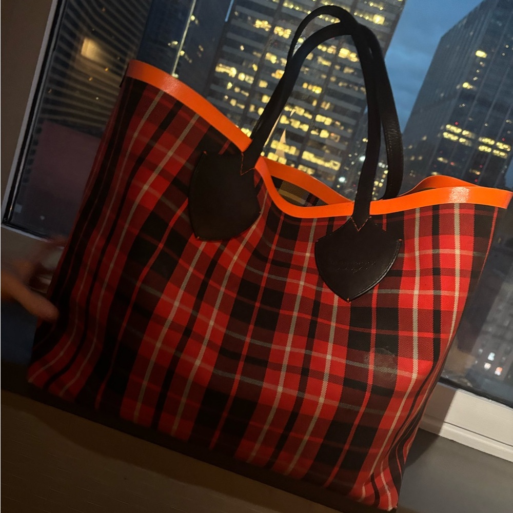 BURBERRY
Vintage Check Canvas Giant Reversible Tote Bag - Picture 3 of 10